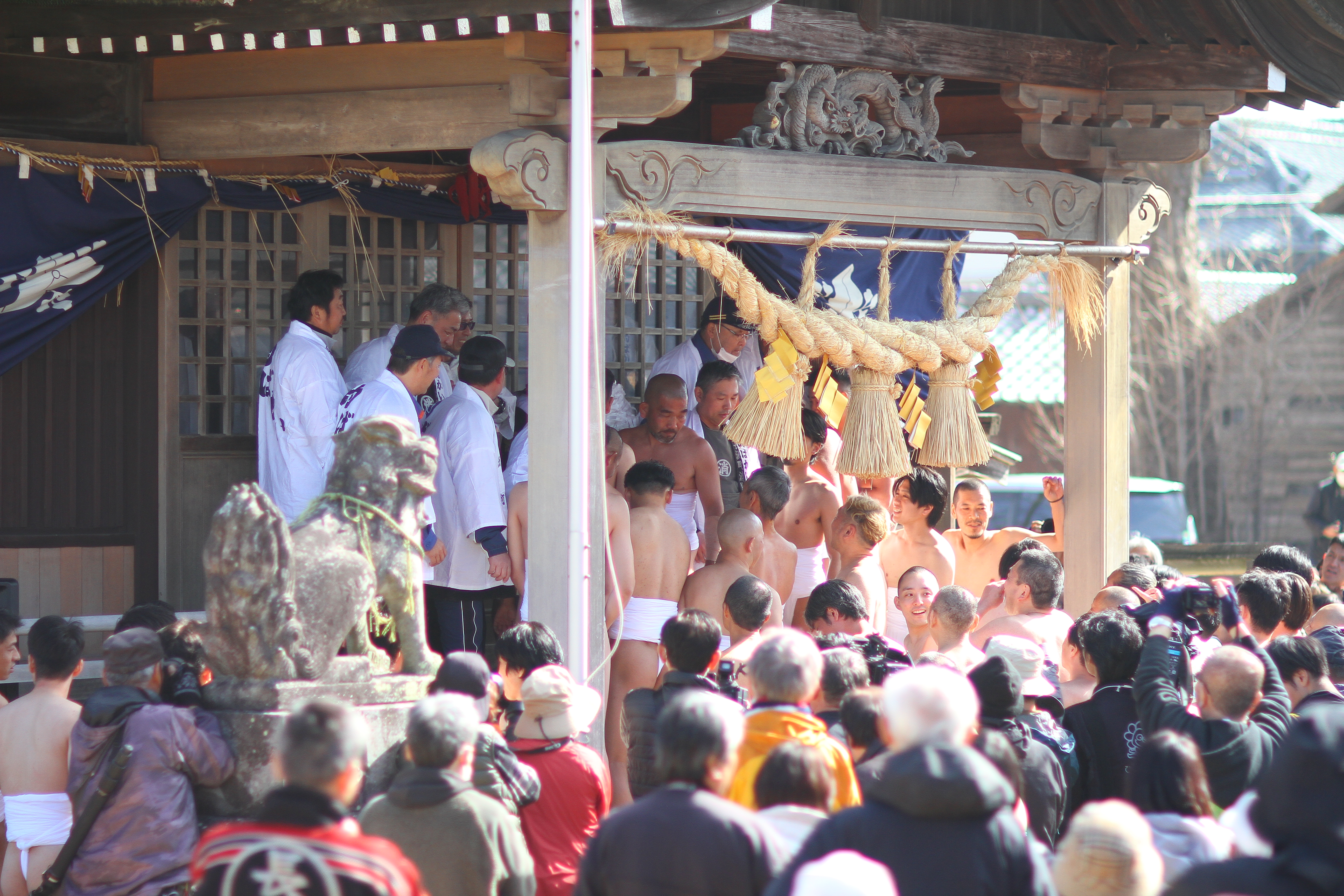 的を待つ出場者たち